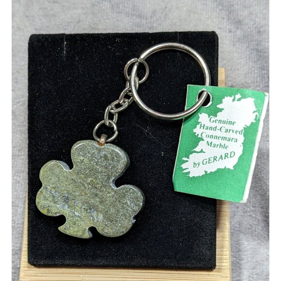 Genuine Hand Carved Irish Connemara Marble Shamrock Souvenir Keychain - Picture 3 of 4
